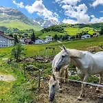 Mit Panoramablick In Bergwelt By Interhome 아파트
